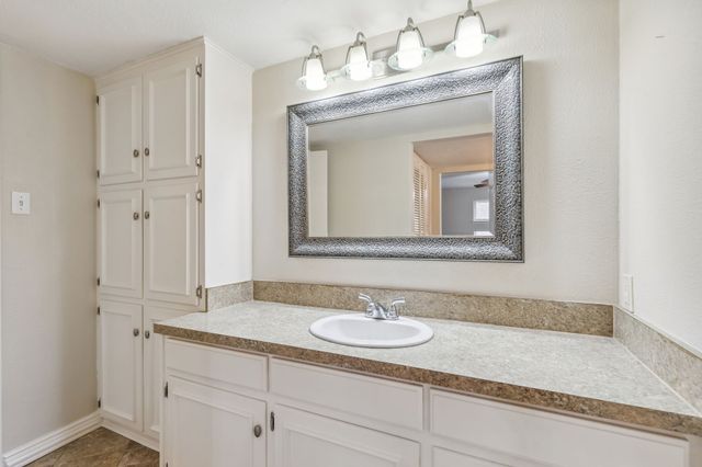 9611 Meadowhill Drive, Dallas, TX 75238