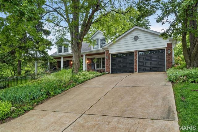 816 Bridlebrook Lane, Kirkwood, MO 63122