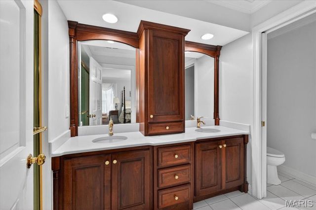 816 Bridlebrook Lane, Kirkwood, MO 63122