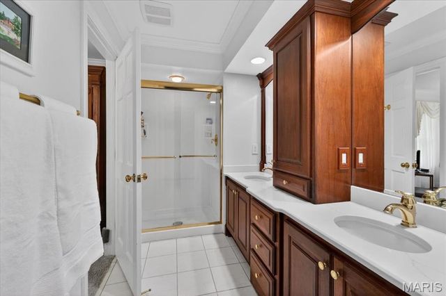 816 Bridlebrook Lane, Kirkwood, MO 63122