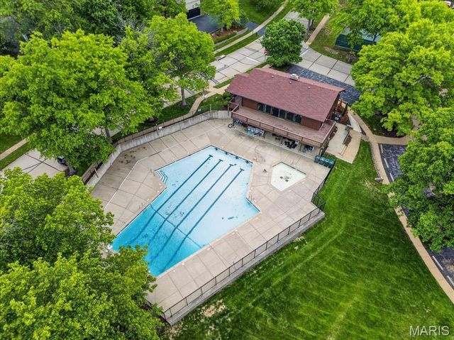 816 Bridlebrook Lane, Kirkwood, MO 63122
