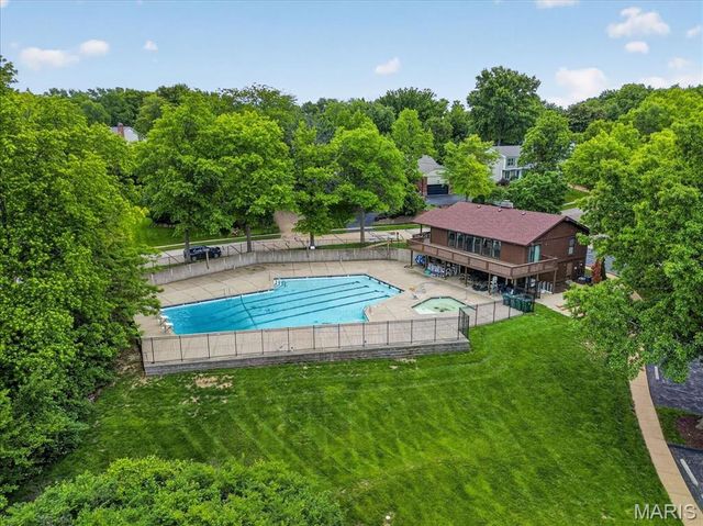 816 Bridlebrook Lane, Kirkwood, MO 63122