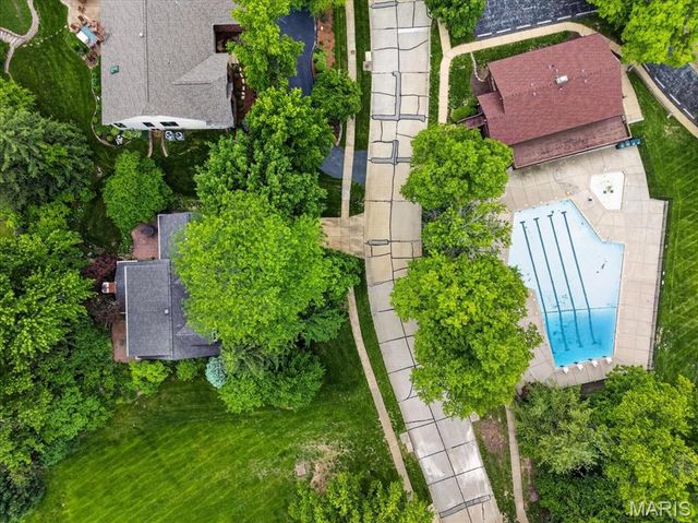 816 Bridlebrook Lane, Kirkwood, MO 63122
