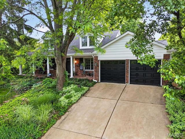 816 Bridlebrook Lane, Kirkwood, MO 63122