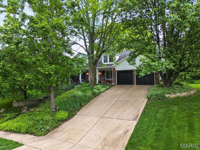 816 Bridlebrook Lane, Kirkwood, MO 63122