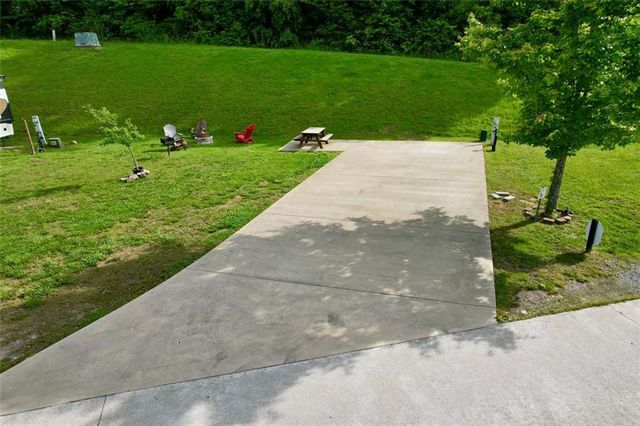 51 Mountain Meadows Dr, Morganton, GA 30560