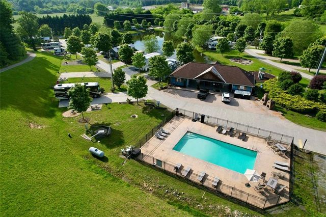 51 Mountain Meadows Dr, Morganton, GA 30560