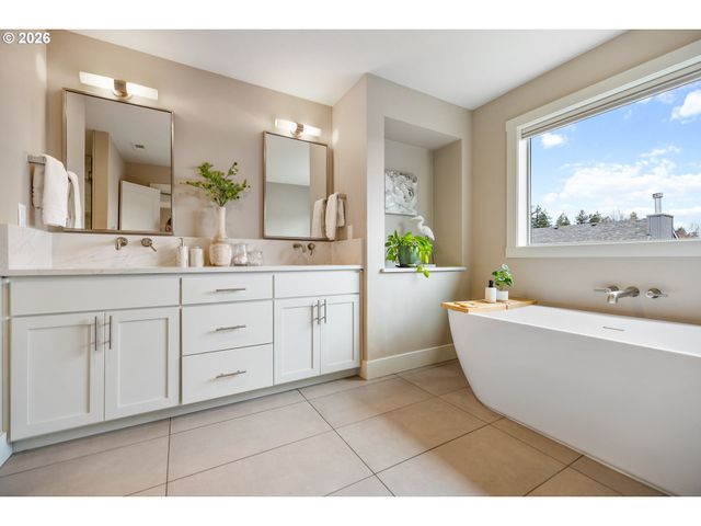 9635 Sw 48TH Ave, Portland, OR 97219