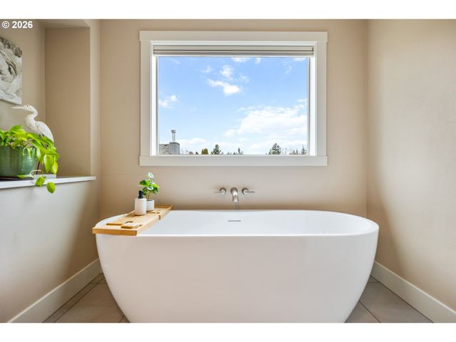 9635 Sw 48TH Ave, Portland, OR 97219