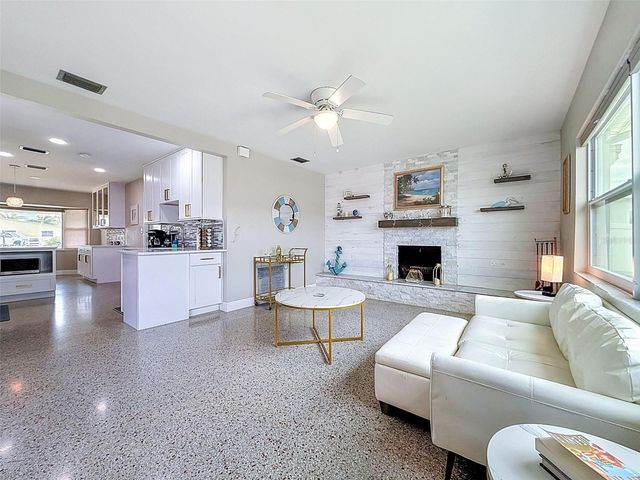8723 HICKORYWOOD LANE, Tampa, FL 33615