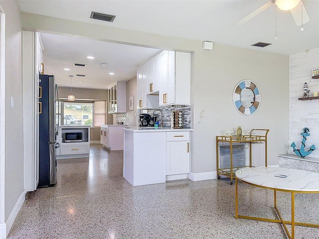 8723 HICKORYWOOD LANE, Tampa, FL 33615