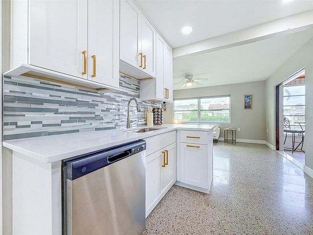 8723 HICKORYWOOD LANE, Tampa, FL 33615