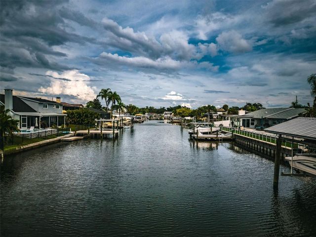 8723 HICKORYWOOD LANE, Tampa, FL 33615