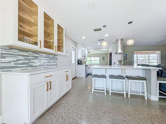 8723 HICKORYWOOD LANE, Tampa, FL 33615