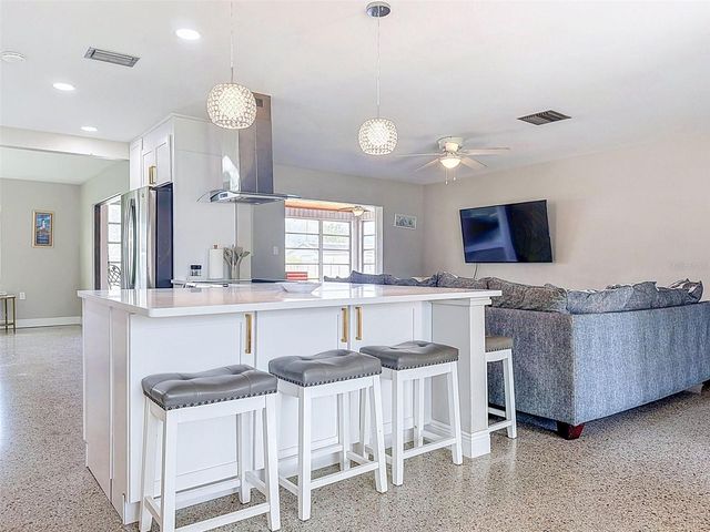8723 HICKORYWOOD LANE, Tampa, FL 33615