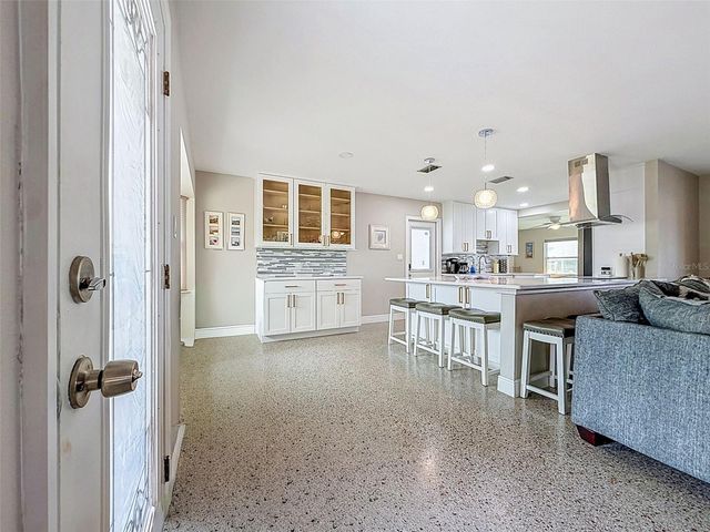 8723 HICKORYWOOD LANE, Tampa, FL 33615