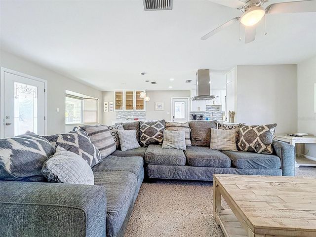 8723 HICKORYWOOD LANE, Tampa, FL 33615