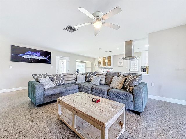8723 HICKORYWOOD LANE, Tampa, FL 33615