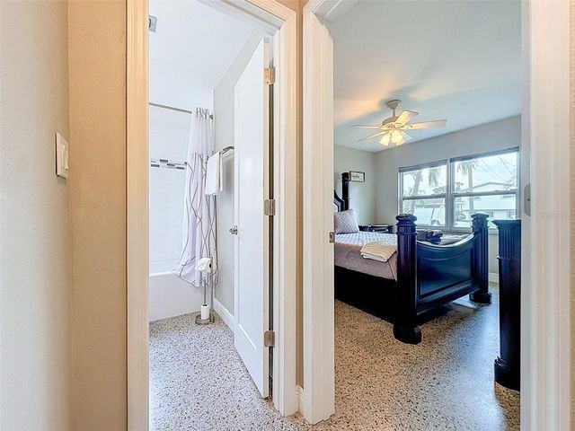 8723 HICKORYWOOD LANE, Tampa, FL 33615