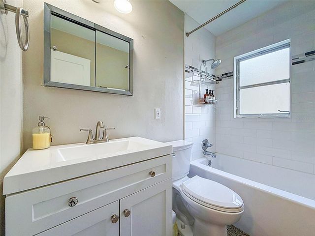 8723 HICKORYWOOD LANE, Tampa, FL 33615