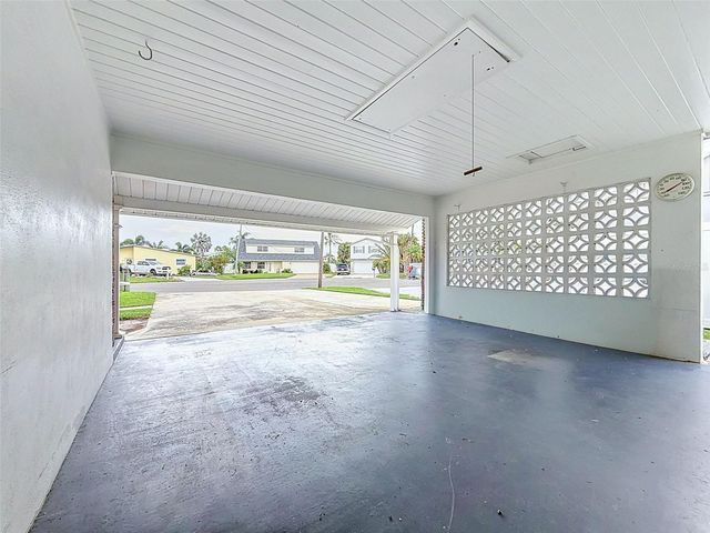 8723 HICKORYWOOD LANE, Tampa, FL 33615