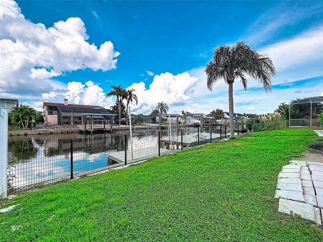 8723 HICKORYWOOD LANE, Tampa, FL 33615