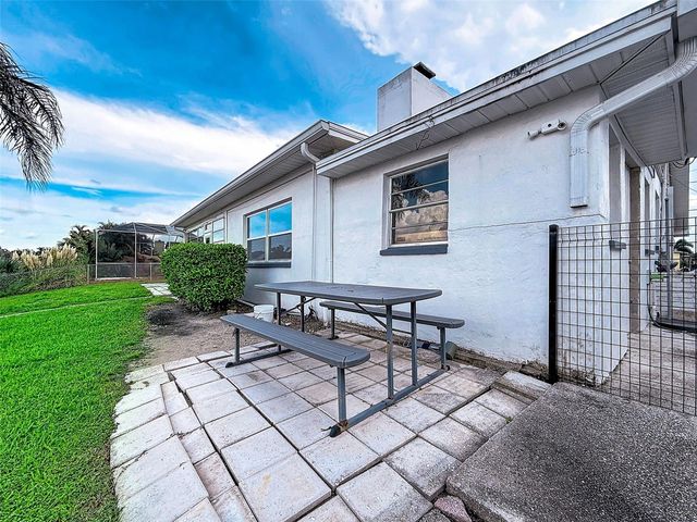 8723 HICKORYWOOD LANE, Tampa, FL 33615