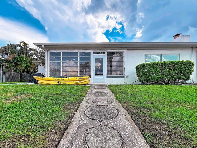 8723 HICKORYWOOD LANE, Tampa, FL 33615