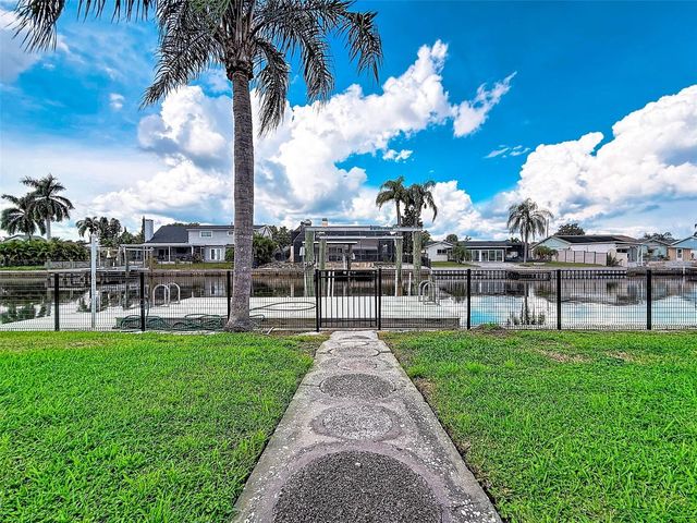 8723 HICKORYWOOD LANE, Tampa, FL 33615