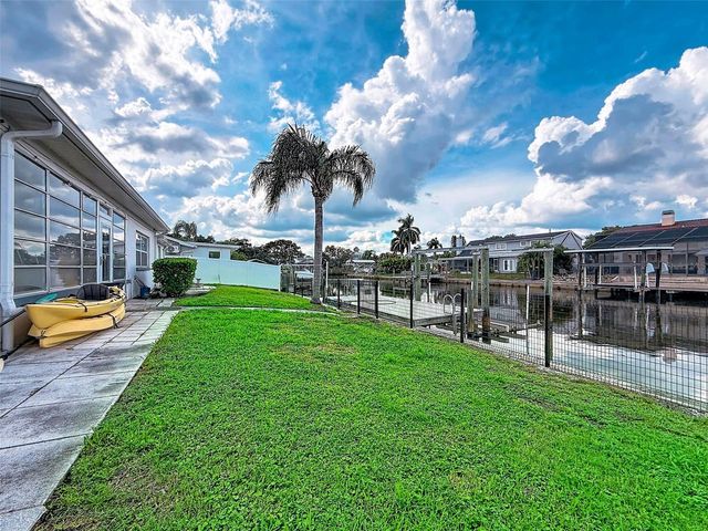 8723 HICKORYWOOD LANE, Tampa, FL 33615