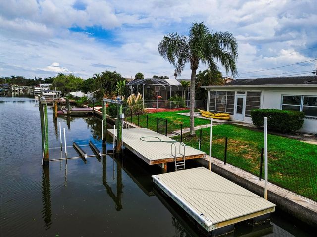 8723 HICKORYWOOD LANE, Tampa, FL 33615