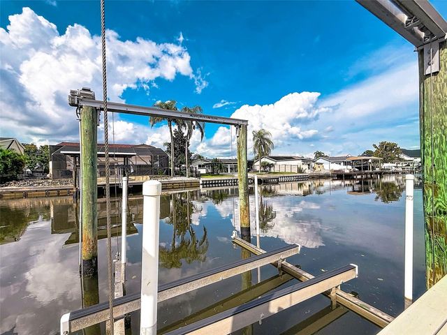 8723 HICKORYWOOD LANE, Tampa, FL 33615
