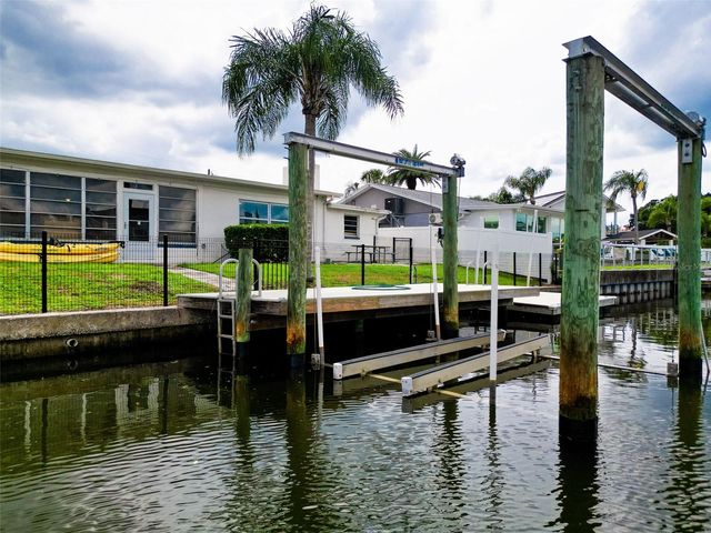 8723 HICKORYWOOD LANE, Tampa, FL 33615