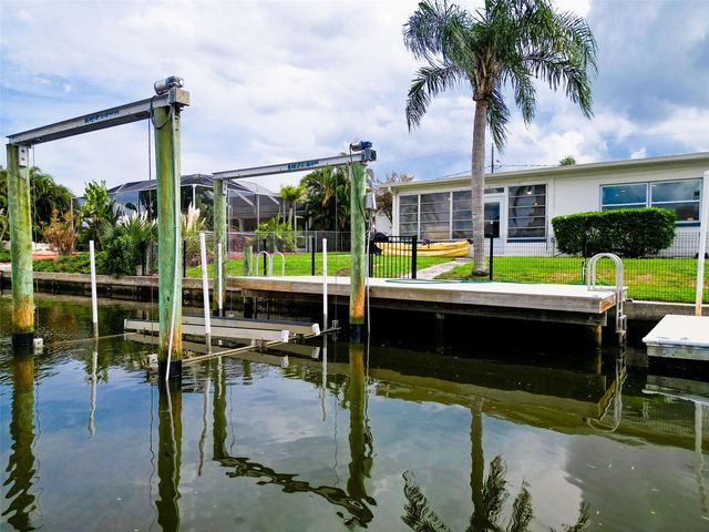 8723 HICKORYWOOD LANE, Tampa, FL 33615