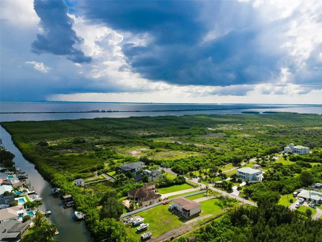 8723 HICKORYWOOD LANE, Tampa, FL 33615