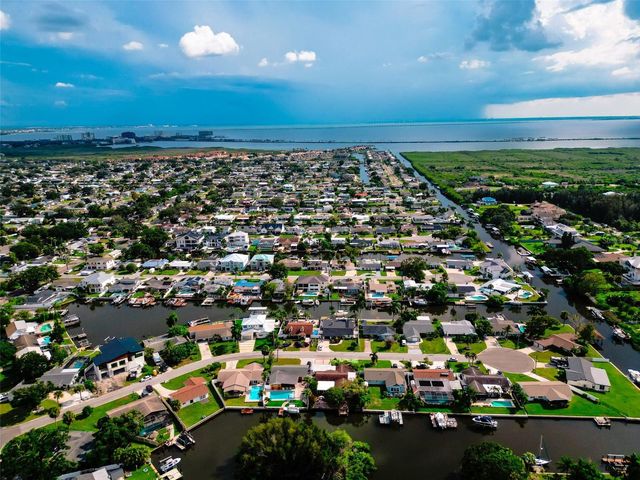8723 HICKORYWOOD LANE, Tampa, FL 33615