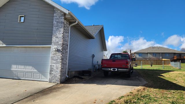 852 Tomahawk Court, Marshfield, MO 65706