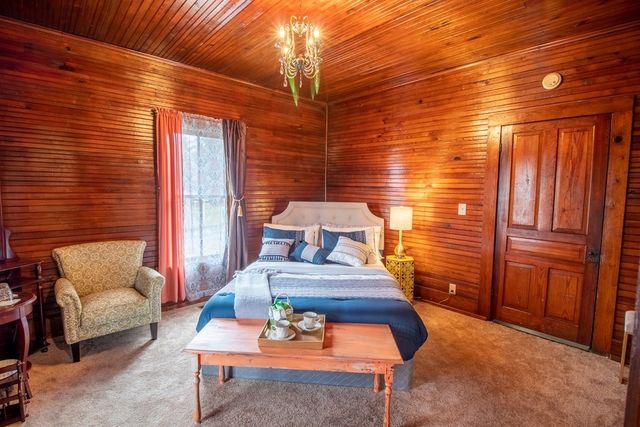 215 Bristol Avenue, Andrews, NC 28906