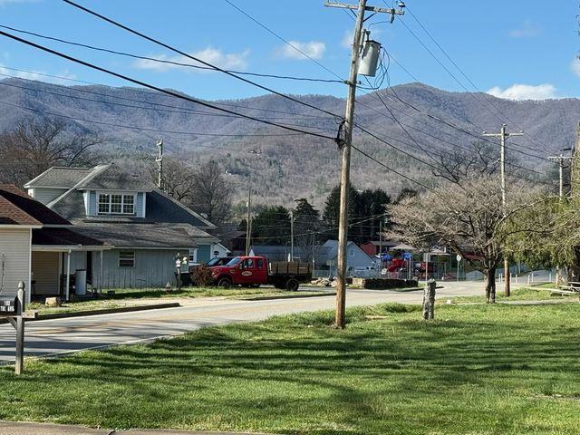 215 Bristol Avenue, Andrews, NC 28906