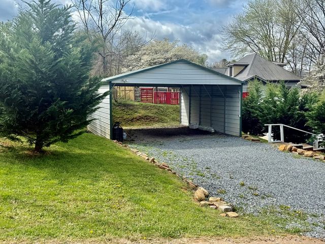 215 Bristol Avenue, Andrews, NC 28901