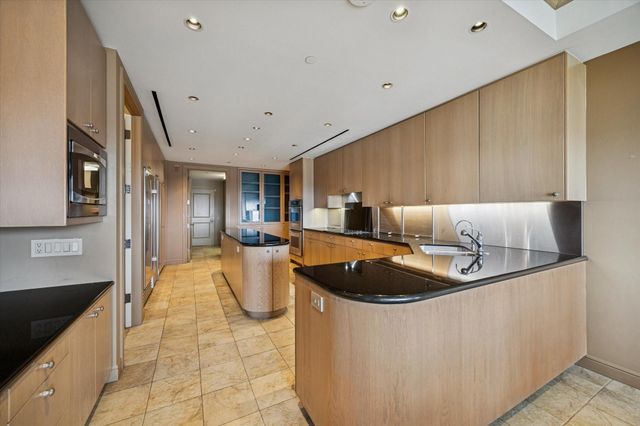 1100 Uptown Park Boulevard 234, Houston, TX 77056