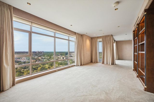 1100 Uptown Park Boulevard 234, Houston, TX 77056