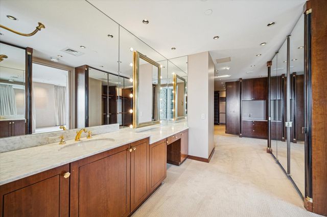 1100 Uptown Park Boulevard 234, Houston, TX 77056