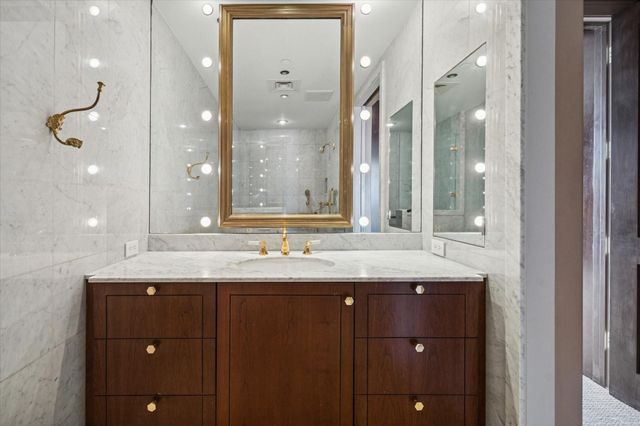 1100 Uptown Park Boulevard 234, Houston, TX 77056