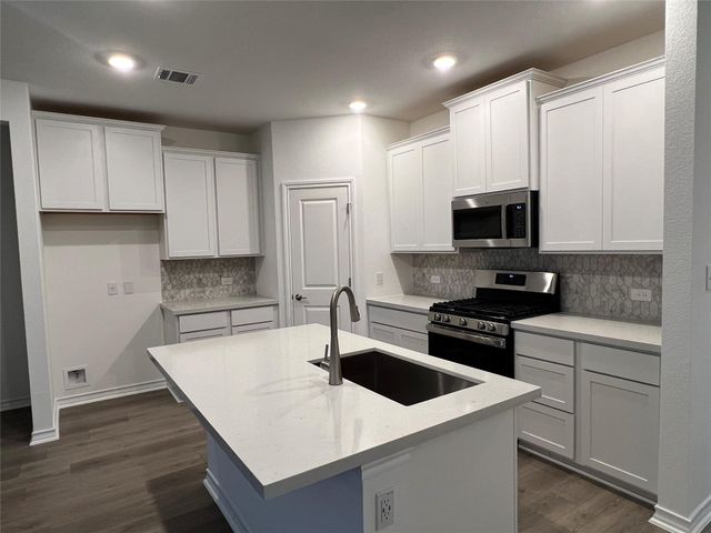 497 Papaya DR, Buda, TX 78610