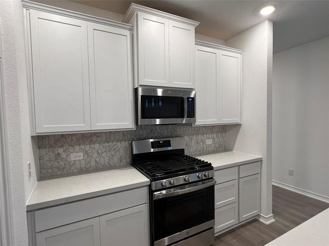 497 Papaya DR, Buda, TX 78610