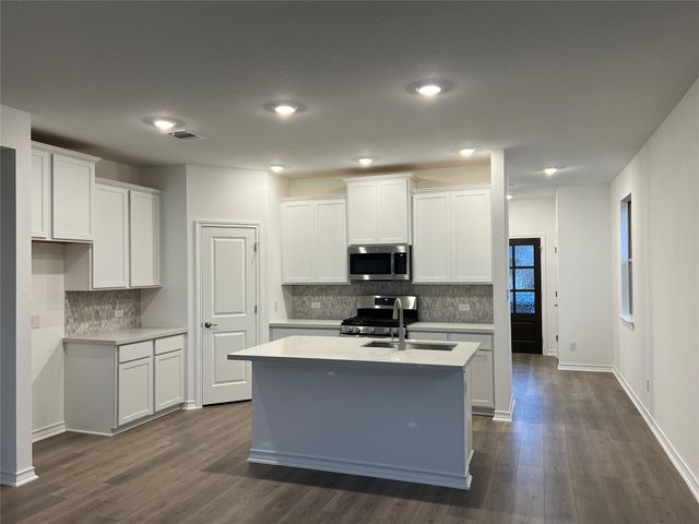 497 Papaya DR, Buda, TX 78610