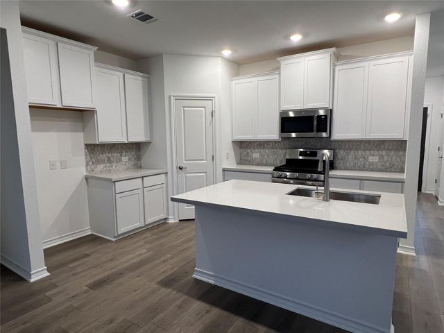 497 Papaya DR, Buda, TX 78610