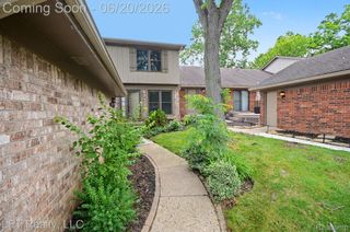 829 Langdon Court, Rochester Hills, MI 48307