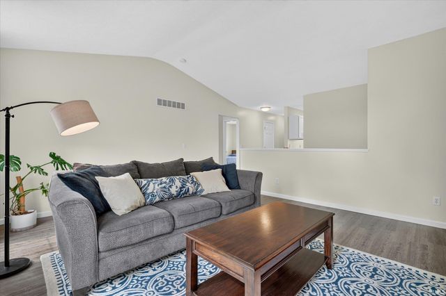 51740 Melwood Court, South Bend, IN 46628